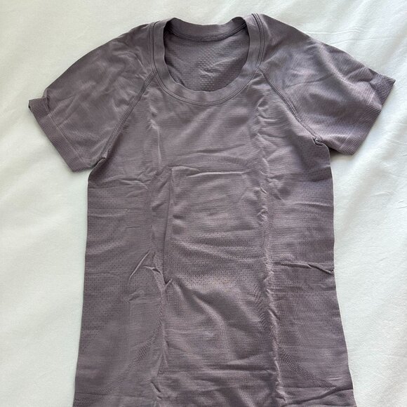 Lululemon Swiftly Short Sleeve Purple Size 2 - Picture 1 of 2